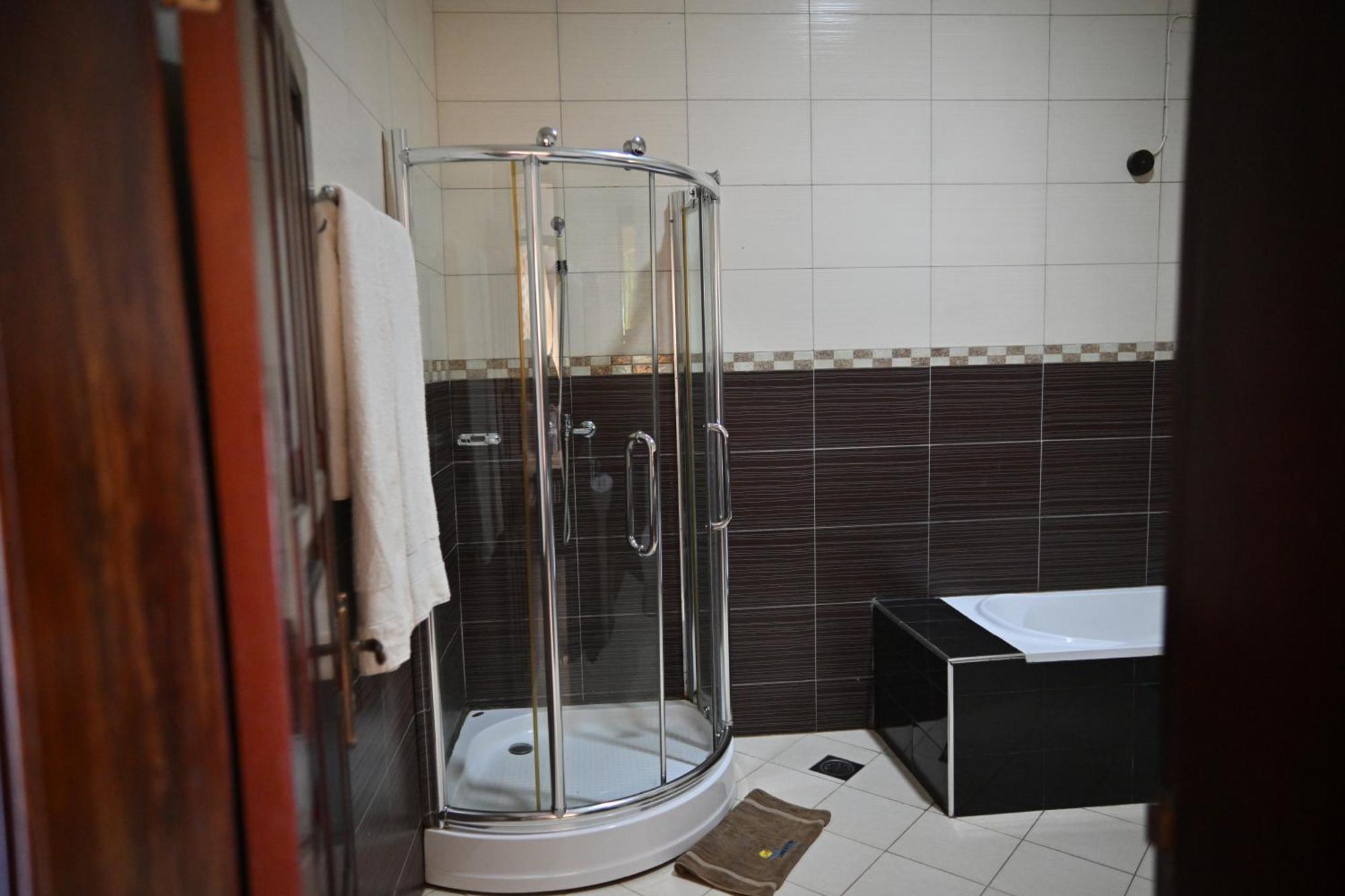 Lakepoint Villa Entebbe Dış mekan fotoğraf